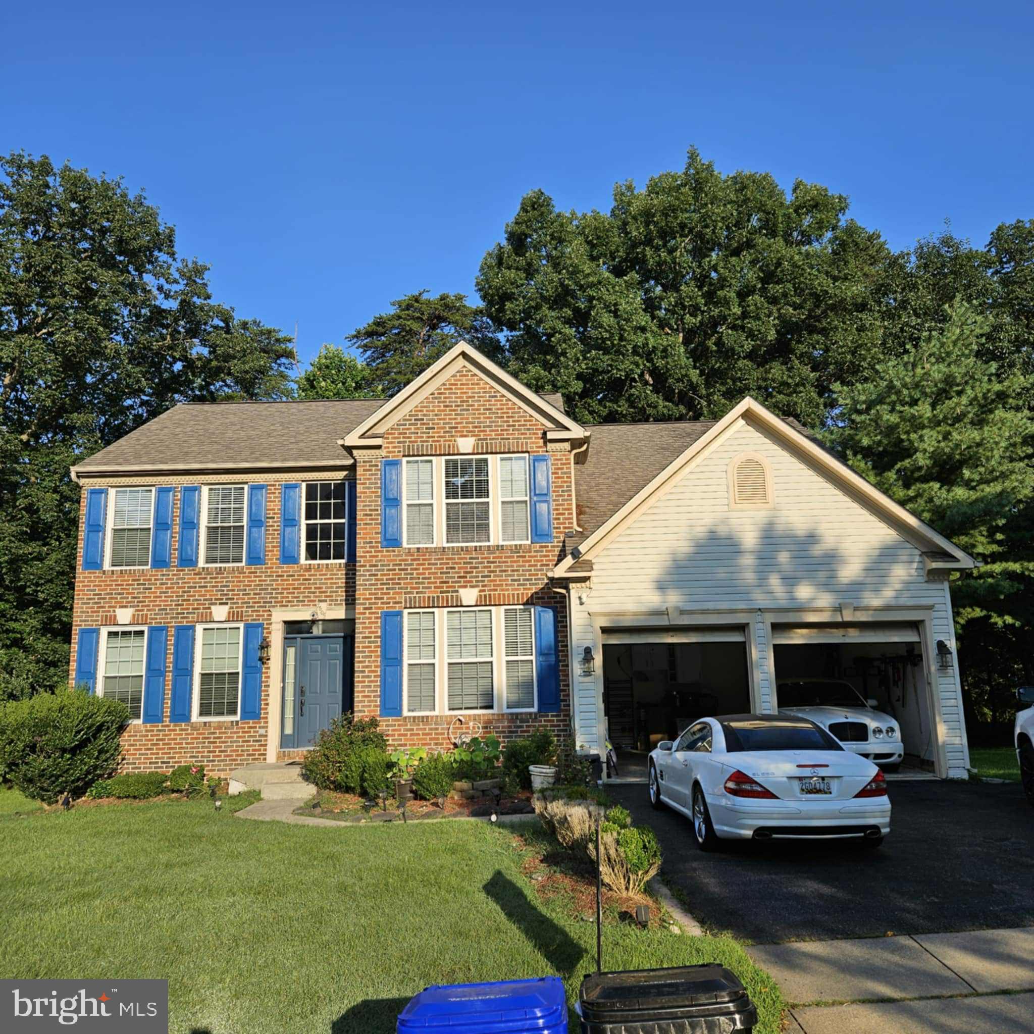 Excellent conditions property located in the community of The Village of Wellington. The main entrance features a bright two story foyer that sets the excellent layout of the entire home.  House features with 4 Bedrooms, 3 full bathrooms and 1 half bath on main level. Open space for kitchen, dining room and family room. 2 car garage, driveway, and lots of storage space.