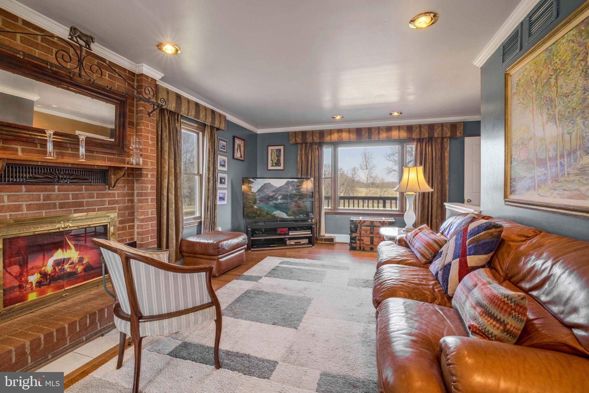 POOLESVILLE OUTSIDE - Residential