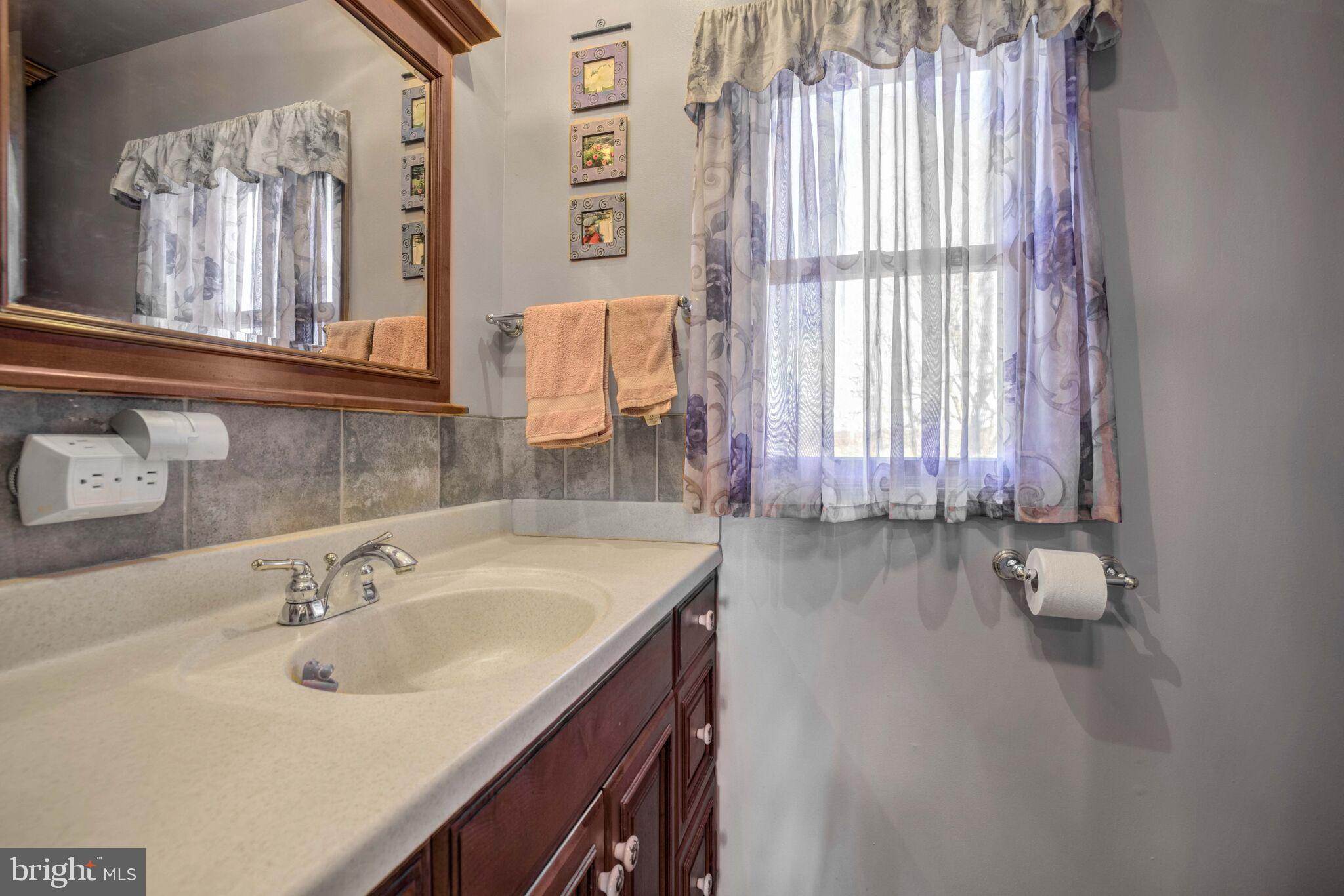 POOLESVILLE OUTSIDE - Residential
