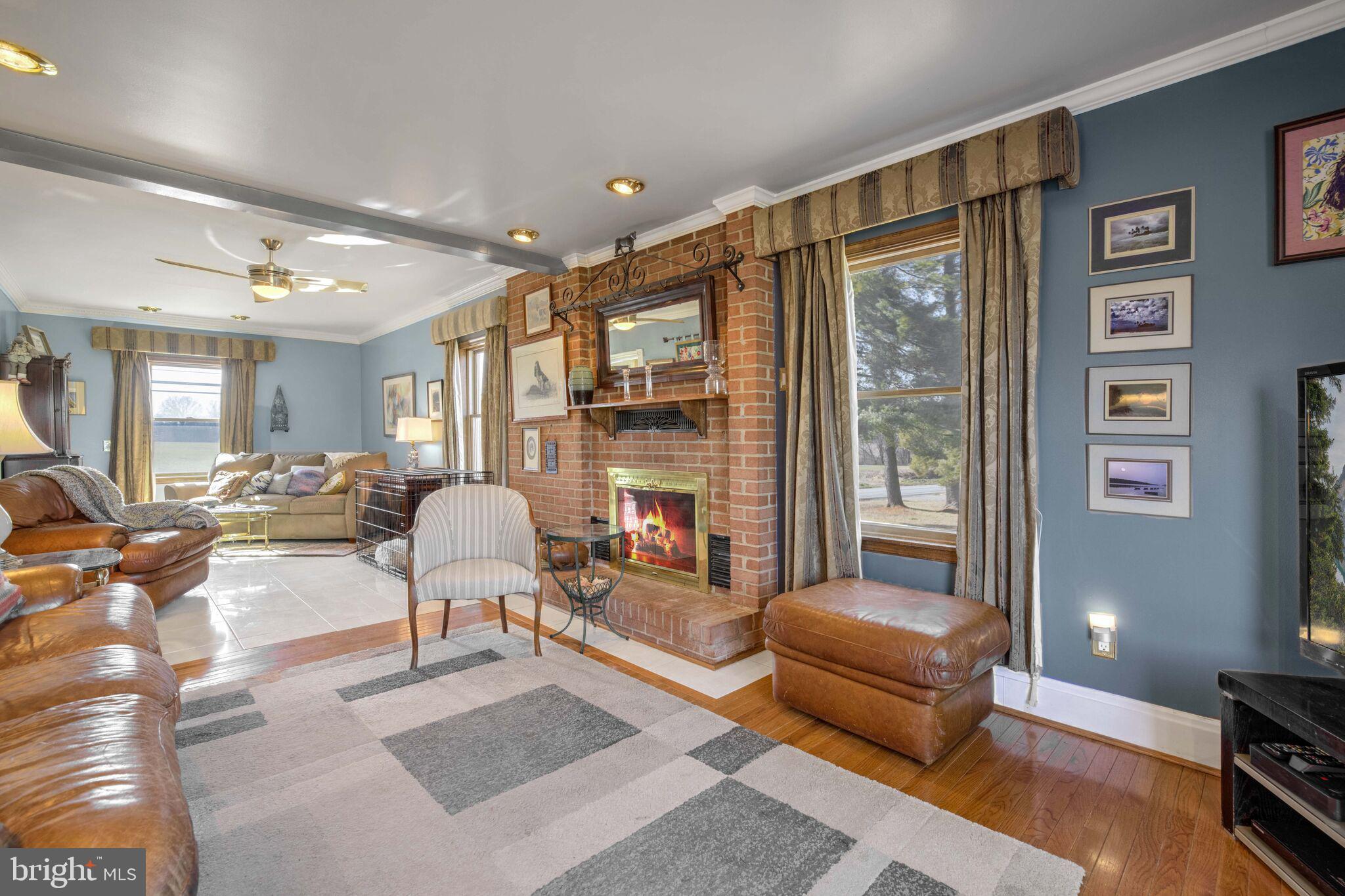 POOLESVILLE OUTSIDE - Residential