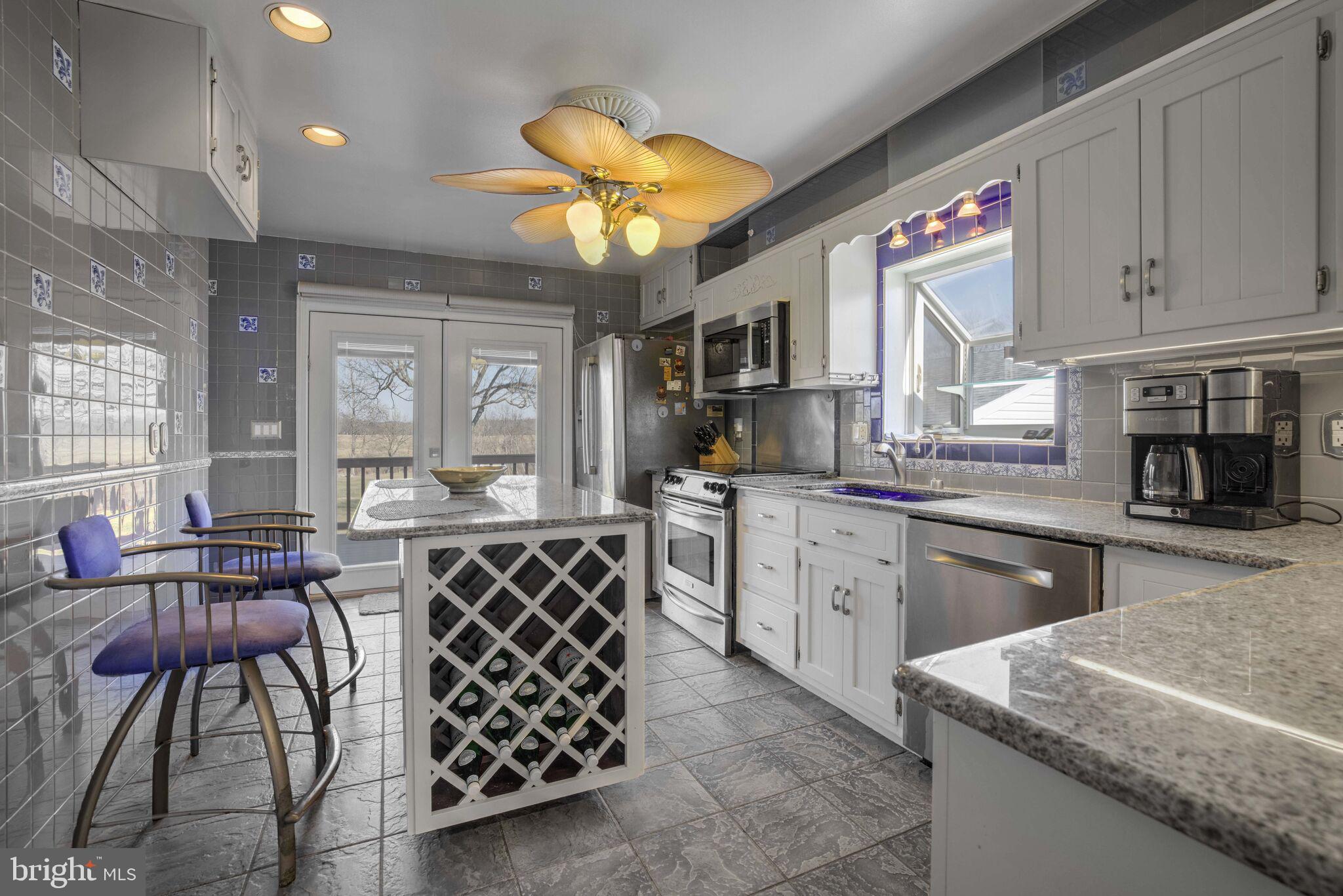 POOLESVILLE OUTSIDE - Residential