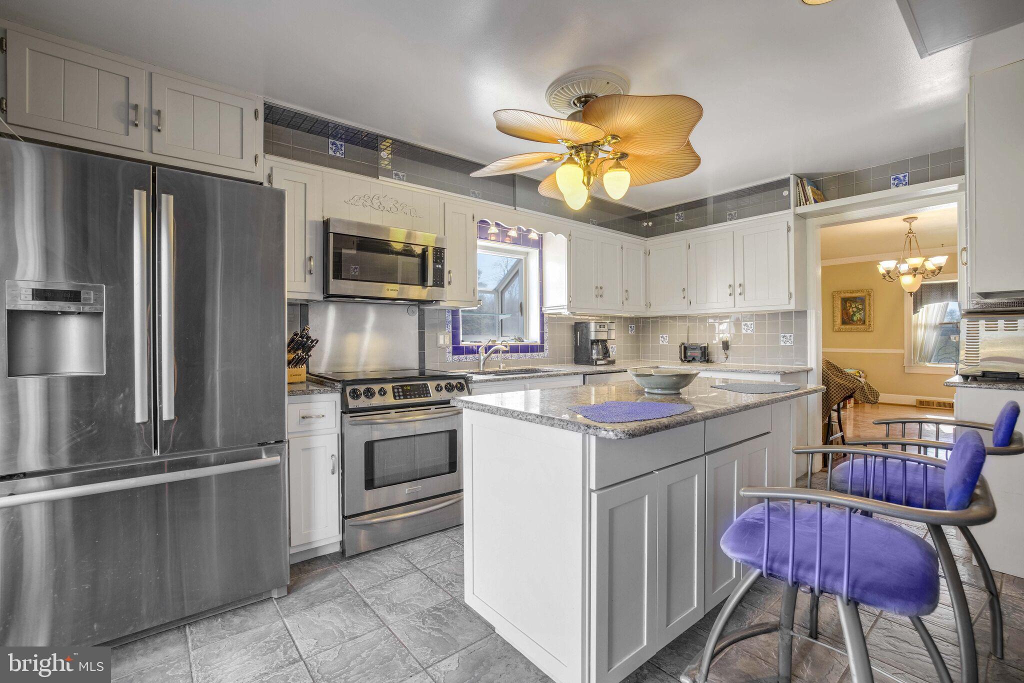 POOLESVILLE OUTSIDE - Residential