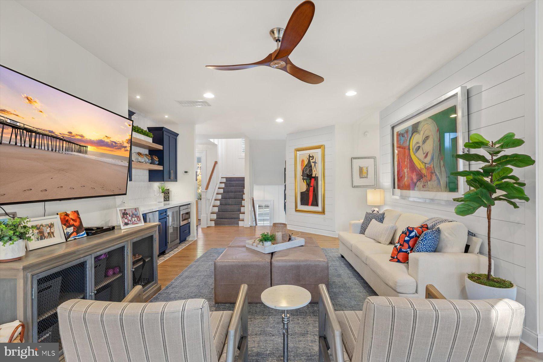 OCEAN BREEZES - Residential