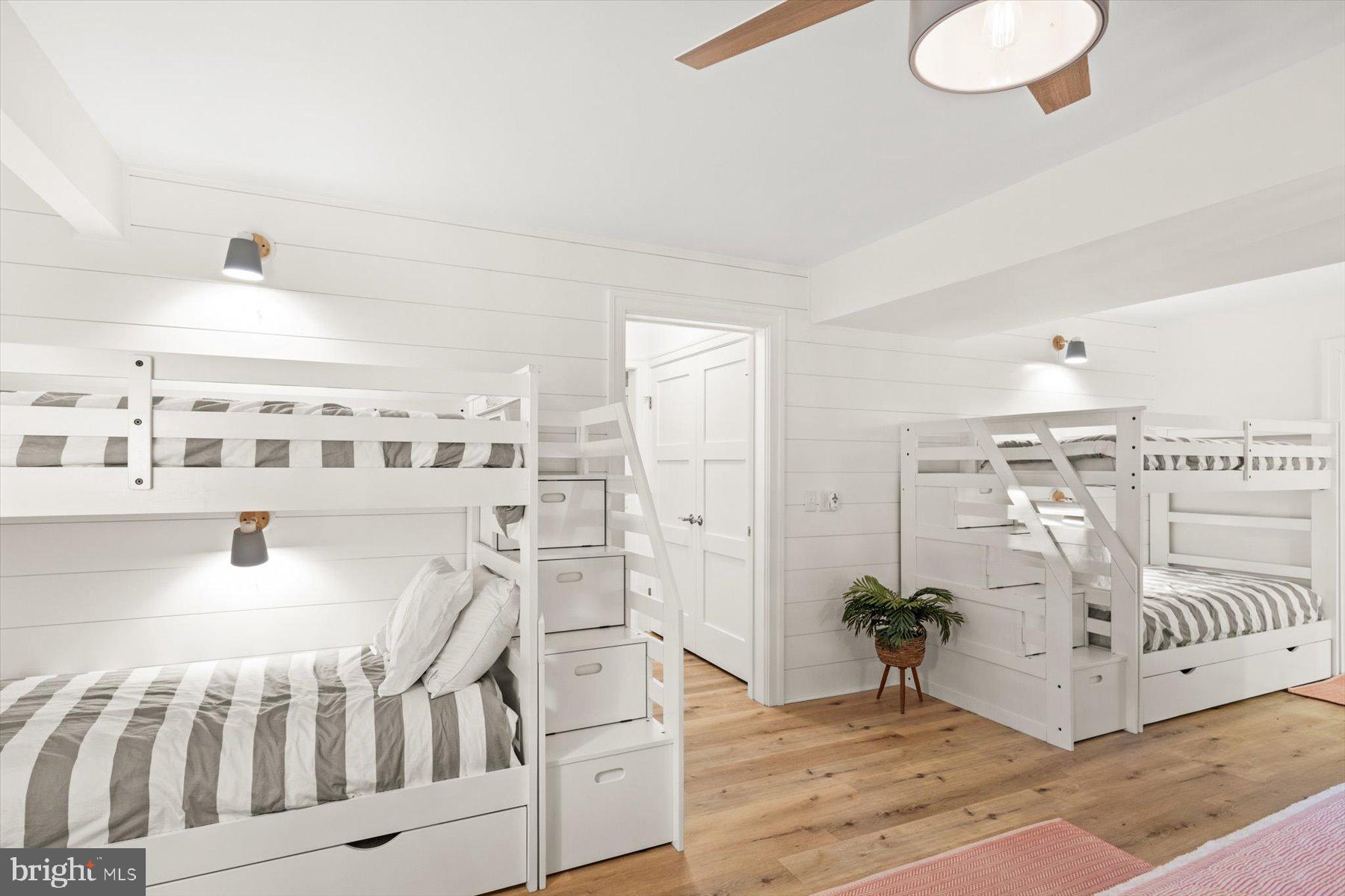 OCEAN BREEZES - Residential