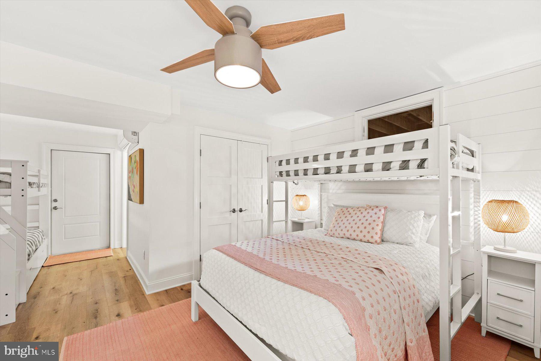 OCEAN BREEZES - Residential