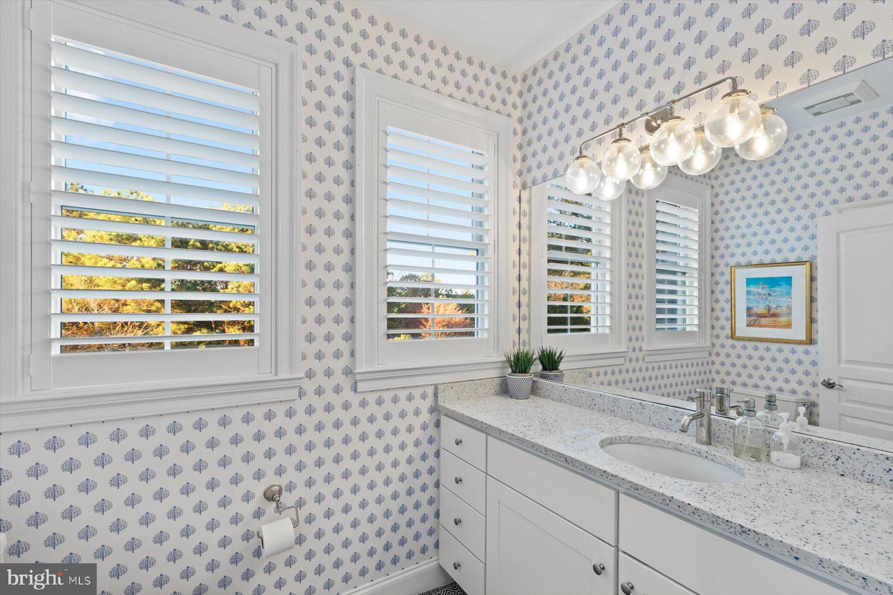 OCEAN BREEZES - Residential