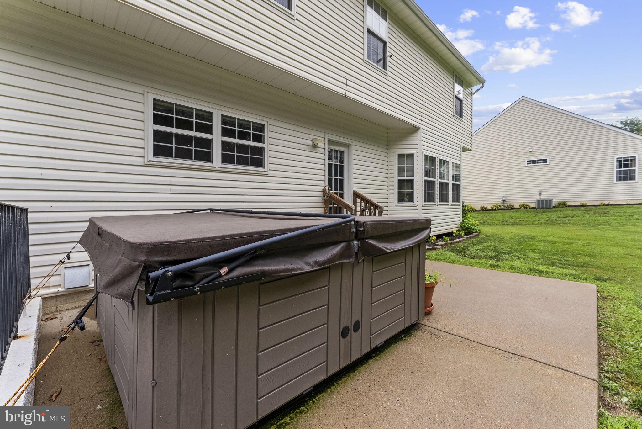 REDWOOD LAKES - Residential