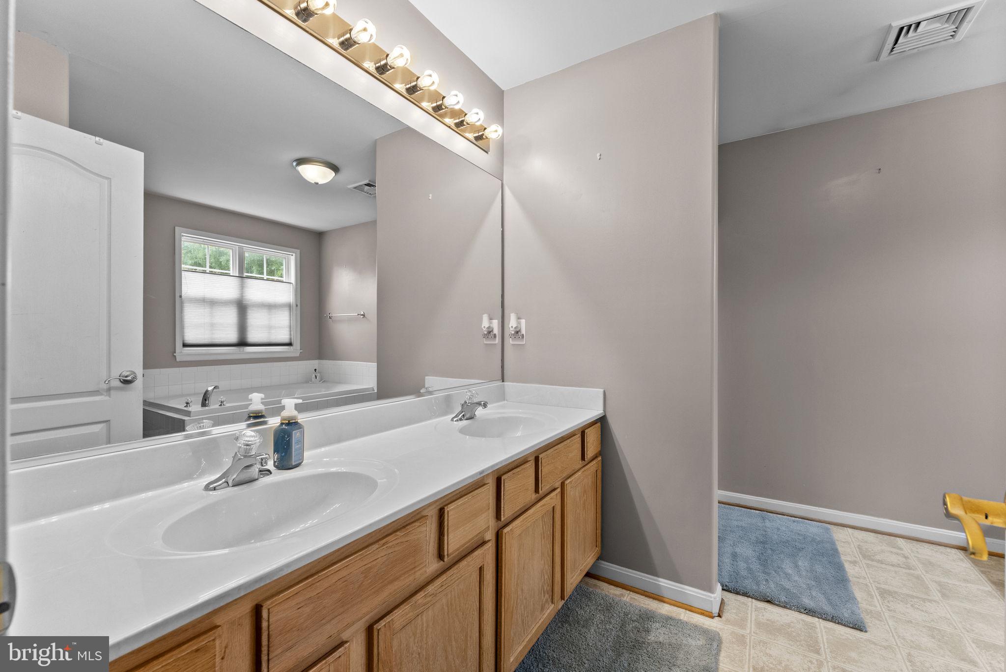 REDWOOD LAKES - Residential