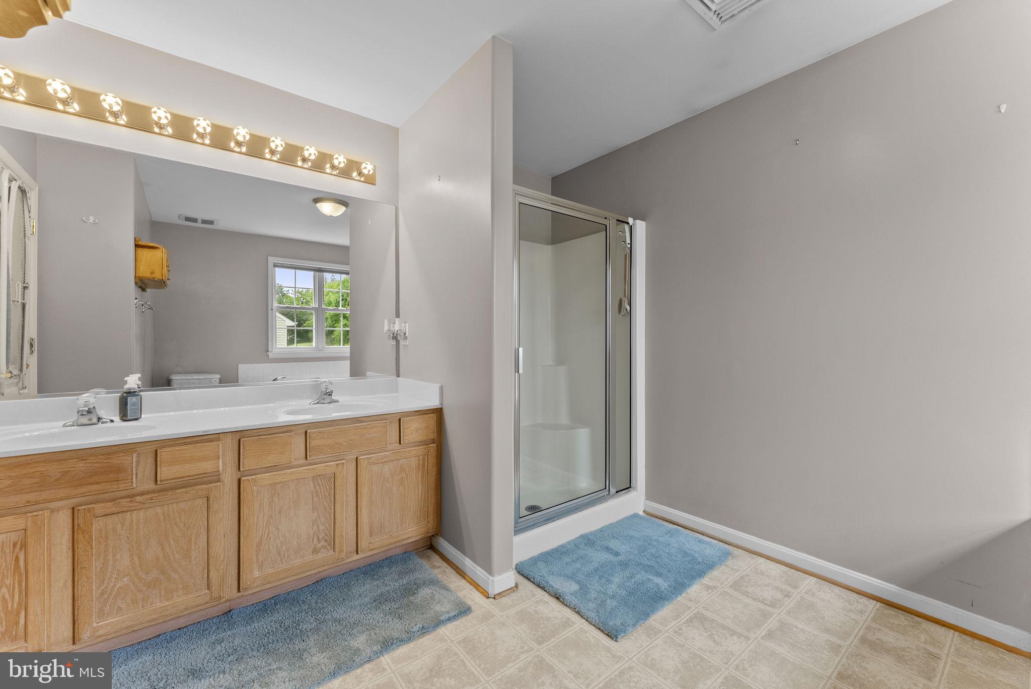REDWOOD LAKES - Residential