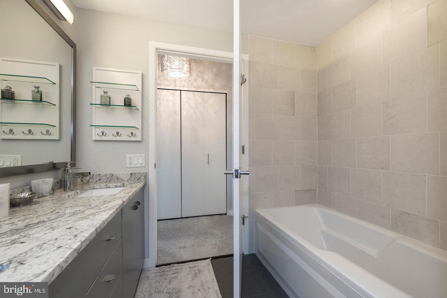 RITTENHOUSE SQUARE - Residential