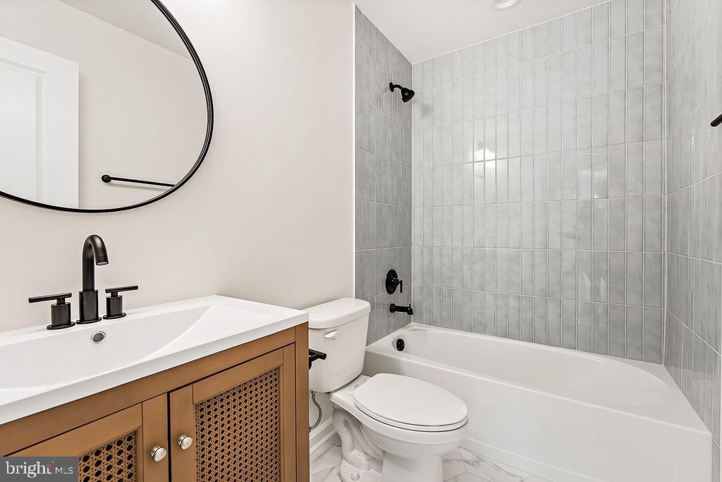 WOODLYN ACRES - Residential