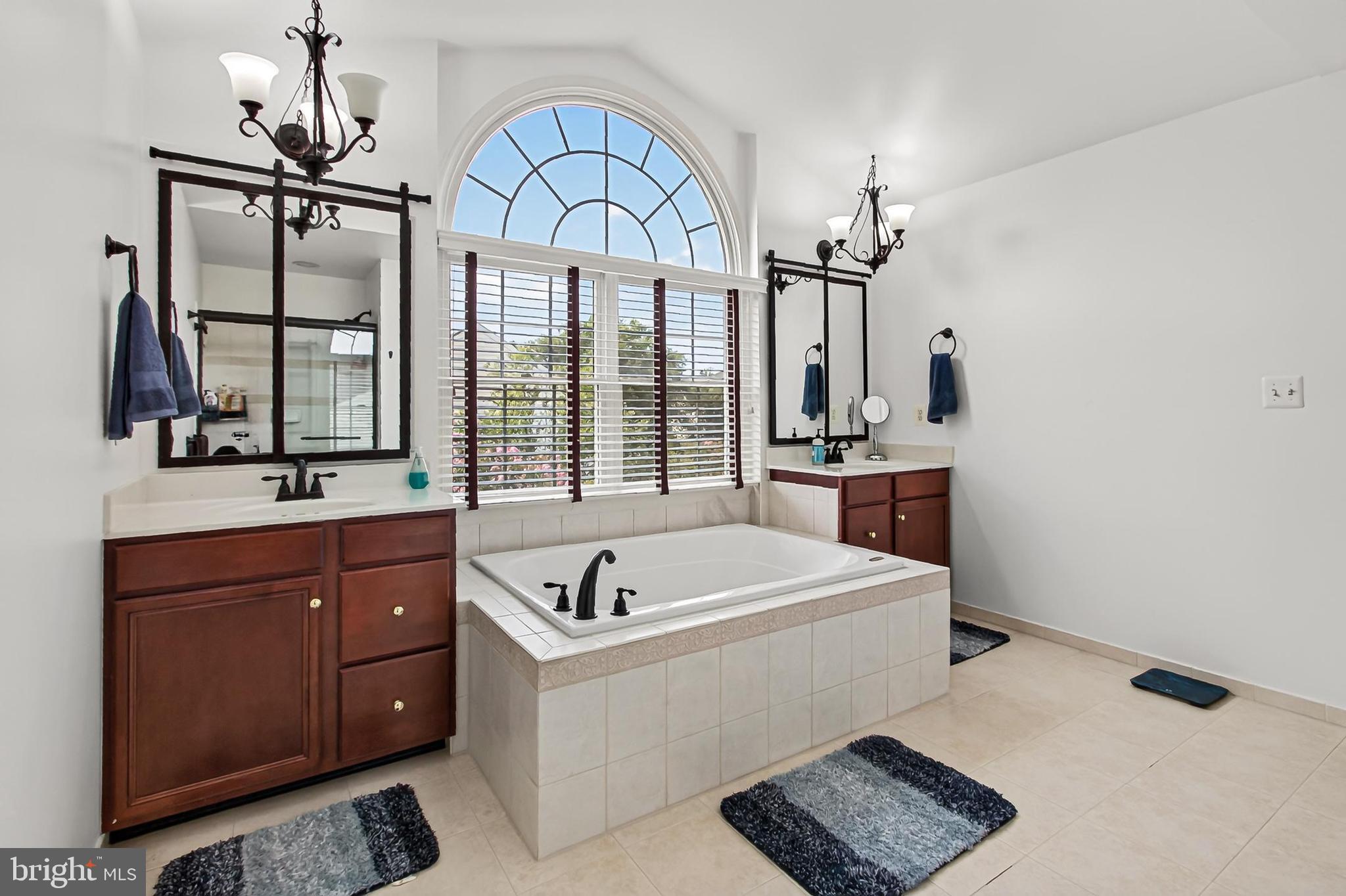 SOUTH RIDING - Residential