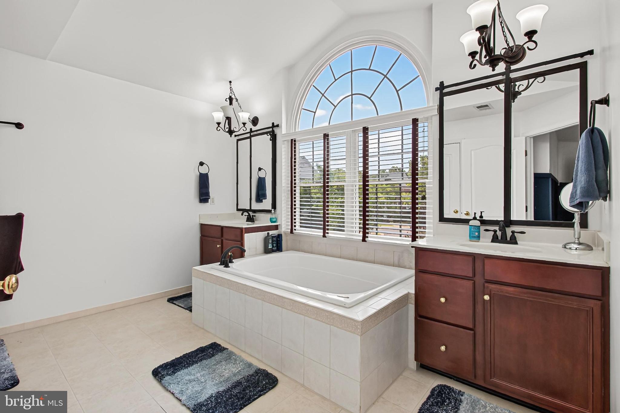 SOUTH RIDING - Residential