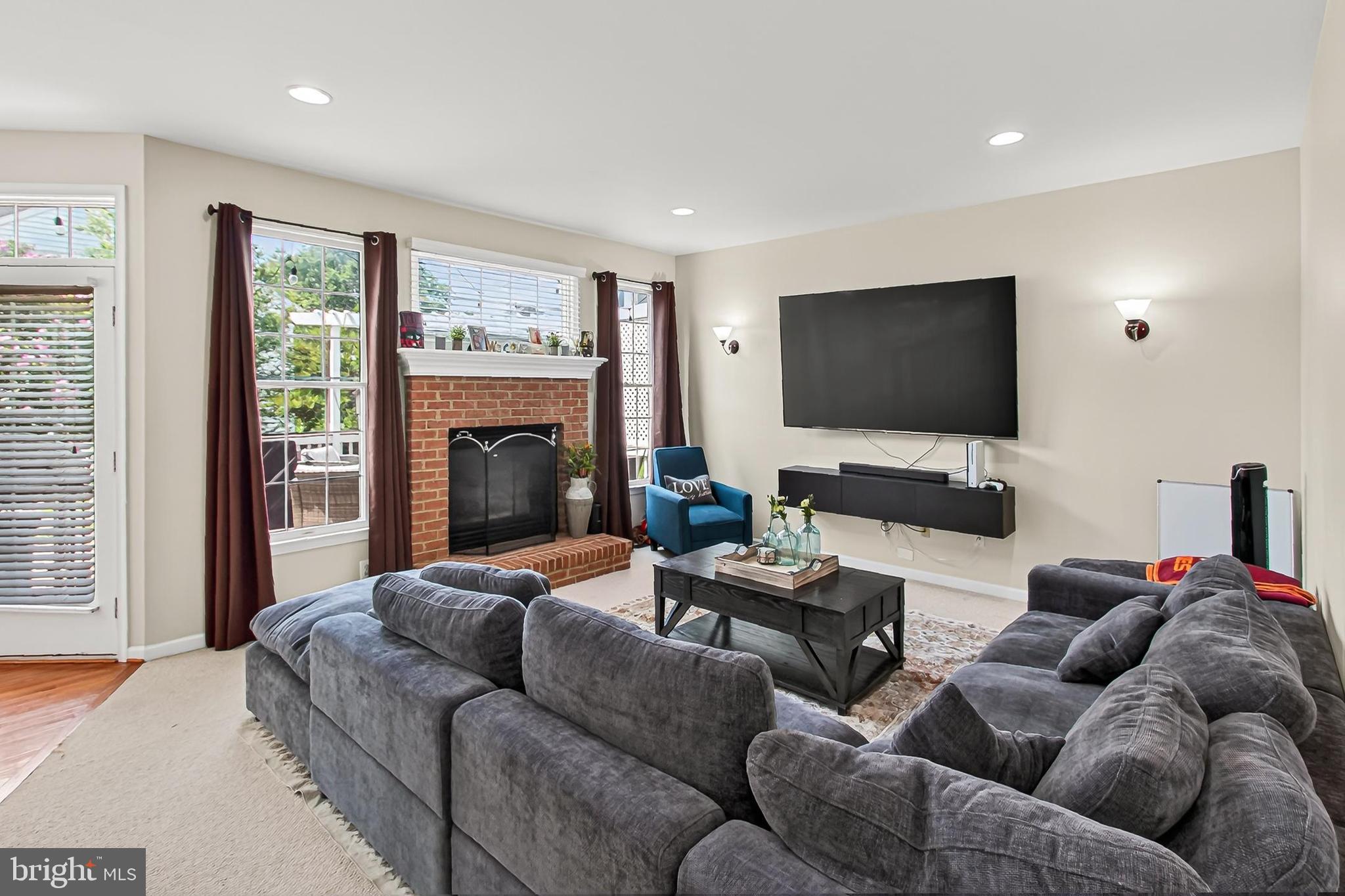SOUTH RIDING - Residential