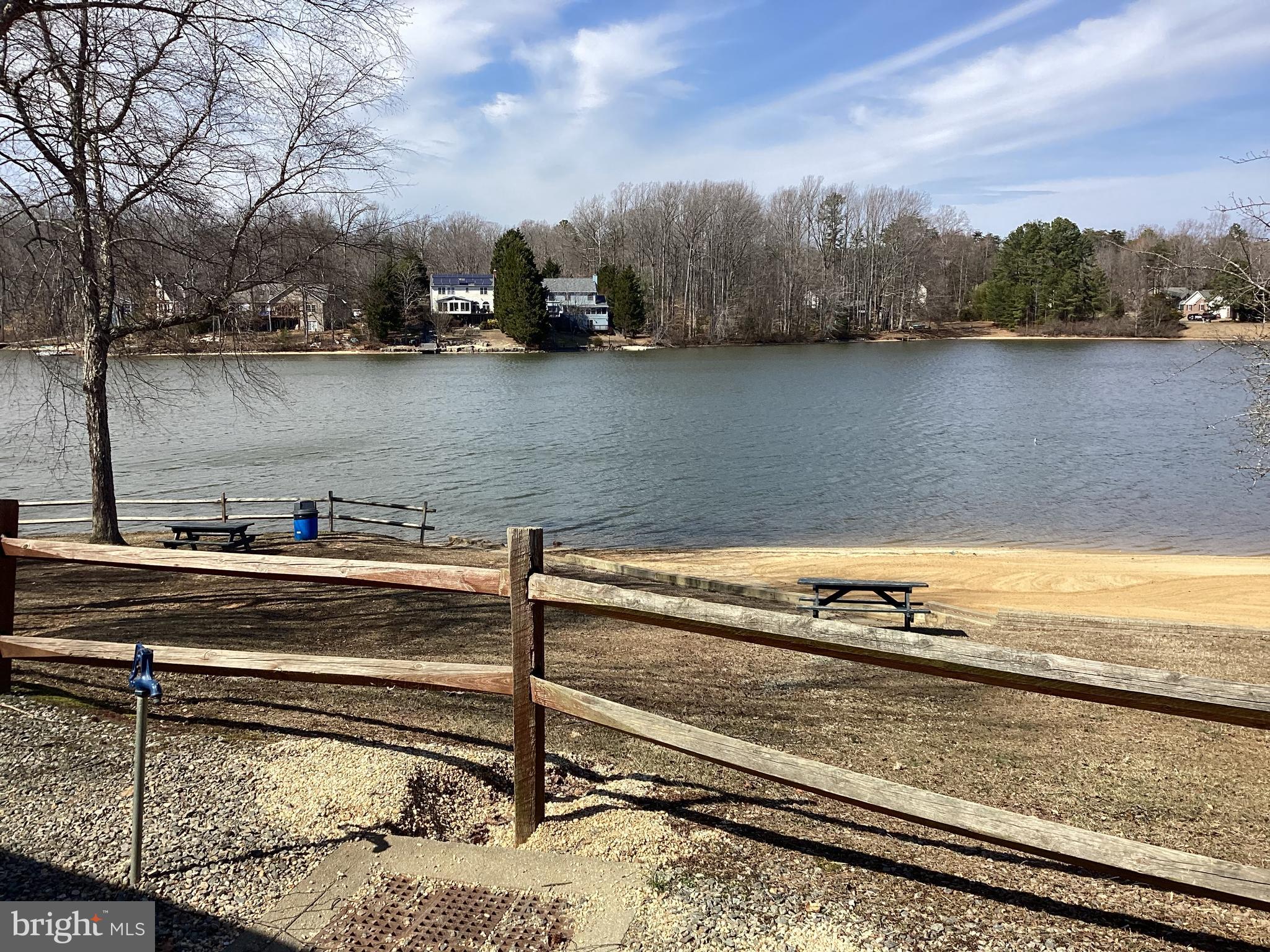 LAKE LAND OR - Land
