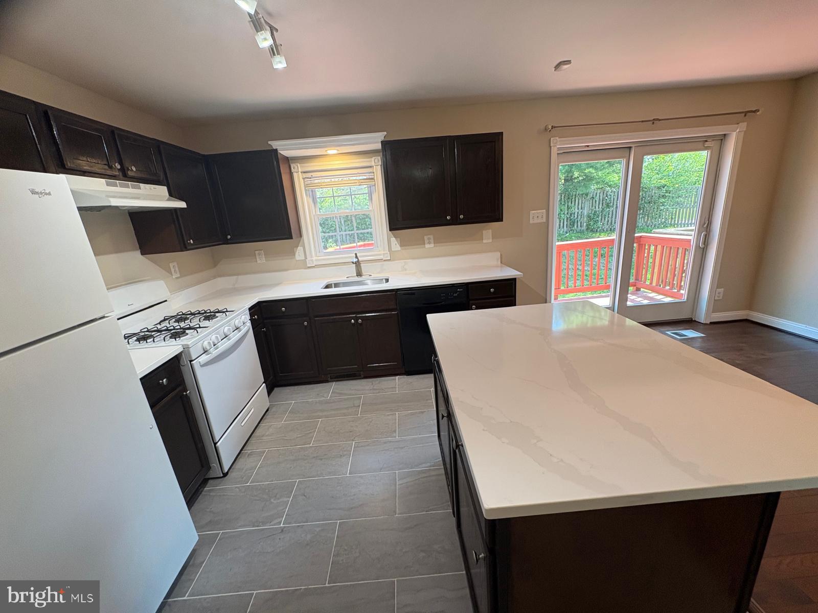 LAKEWOOD ESTATES - Residential
