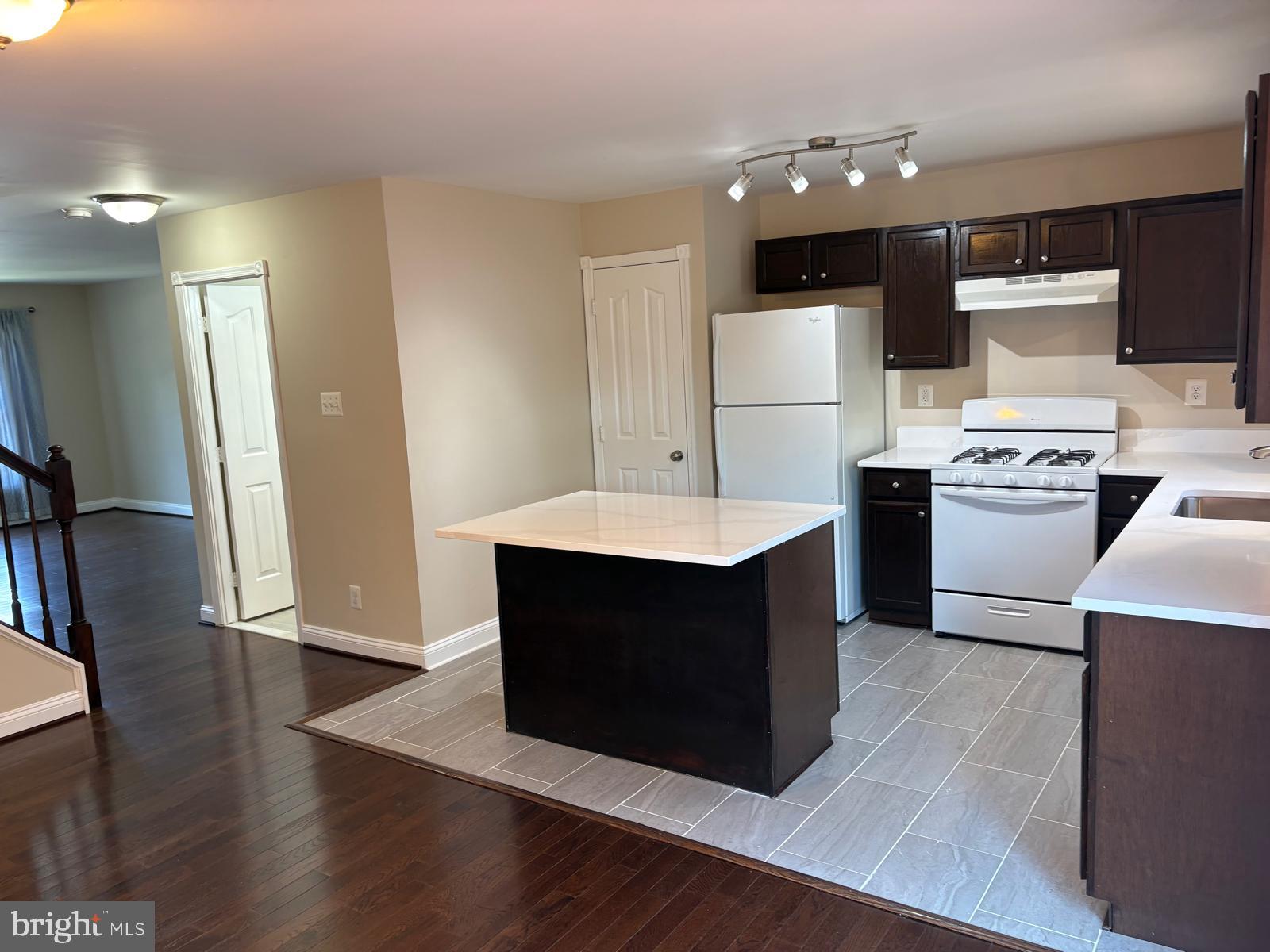 LAKEWOOD ESTATES - Residential
