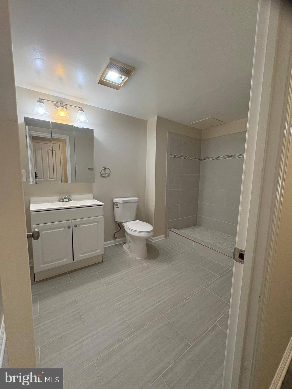 LAKEWOOD ESTATES - Residential