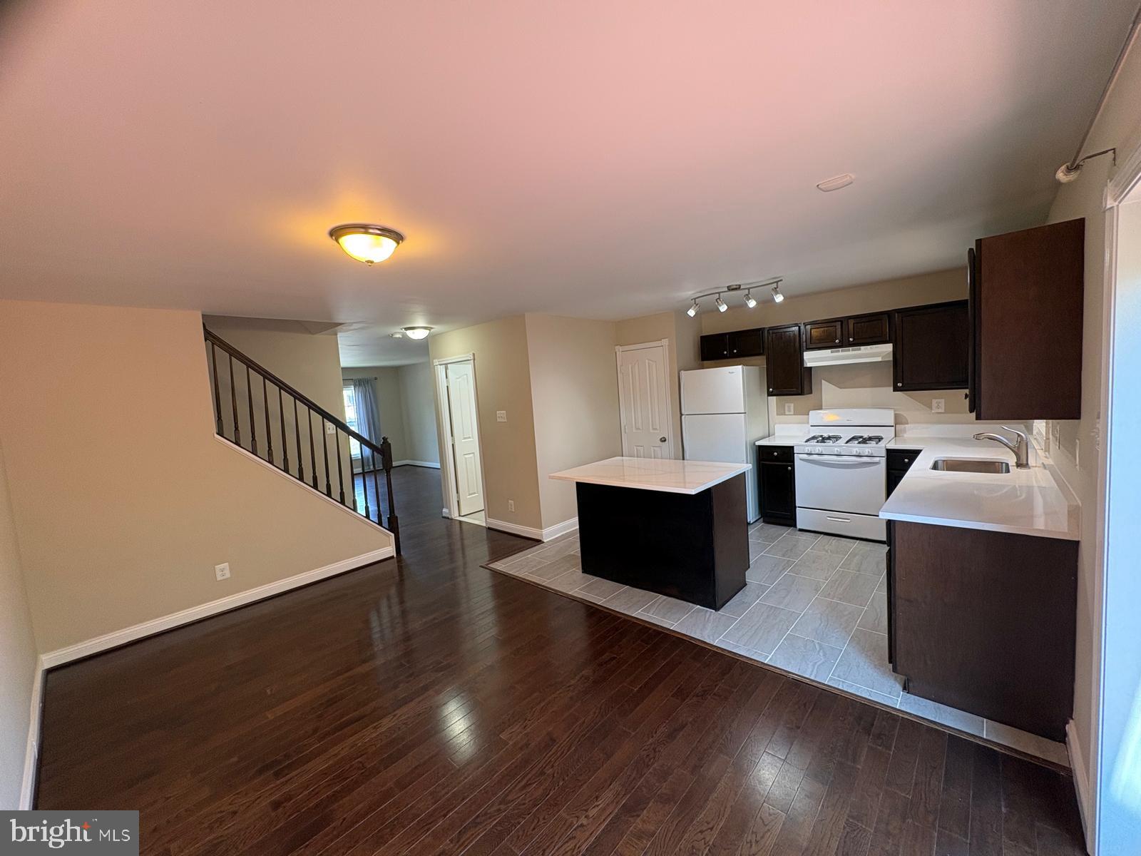 LAKEWOOD ESTATES - Residential