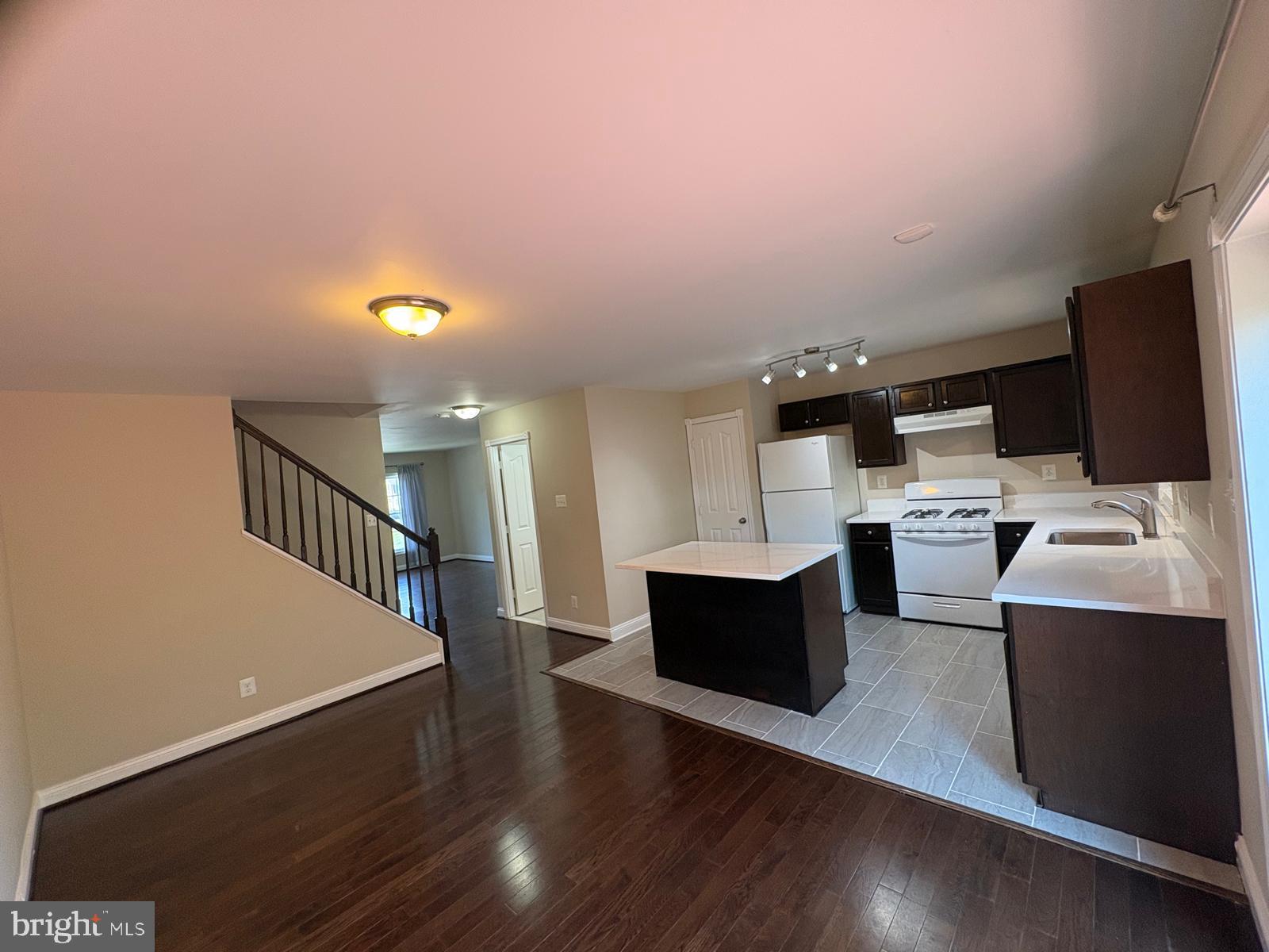 LAKEWOOD ESTATES - Residential