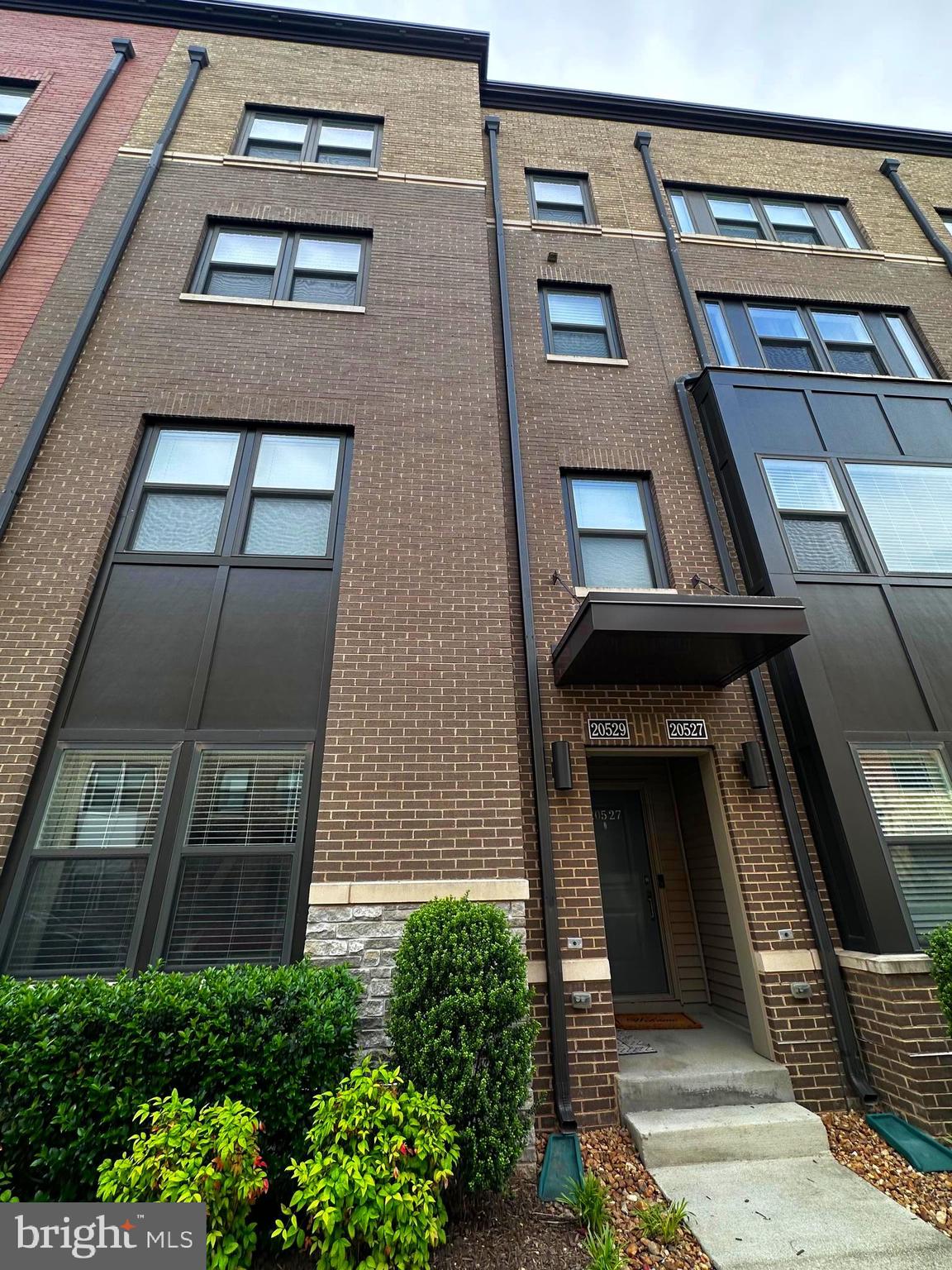 SM ONE LOUDOUN CONDO - Residential Lease