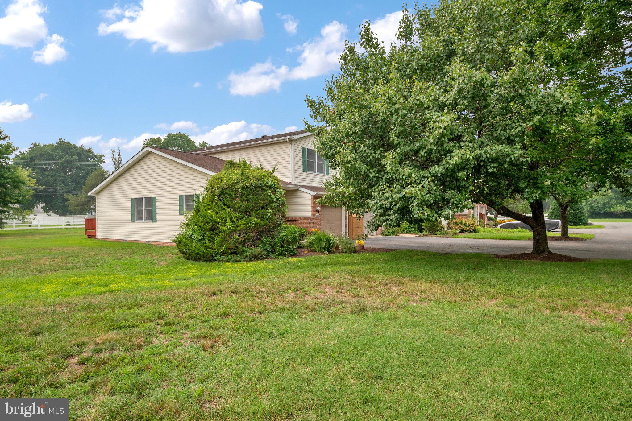 BRIDGE POINTE TOWNHOUSES - Residential