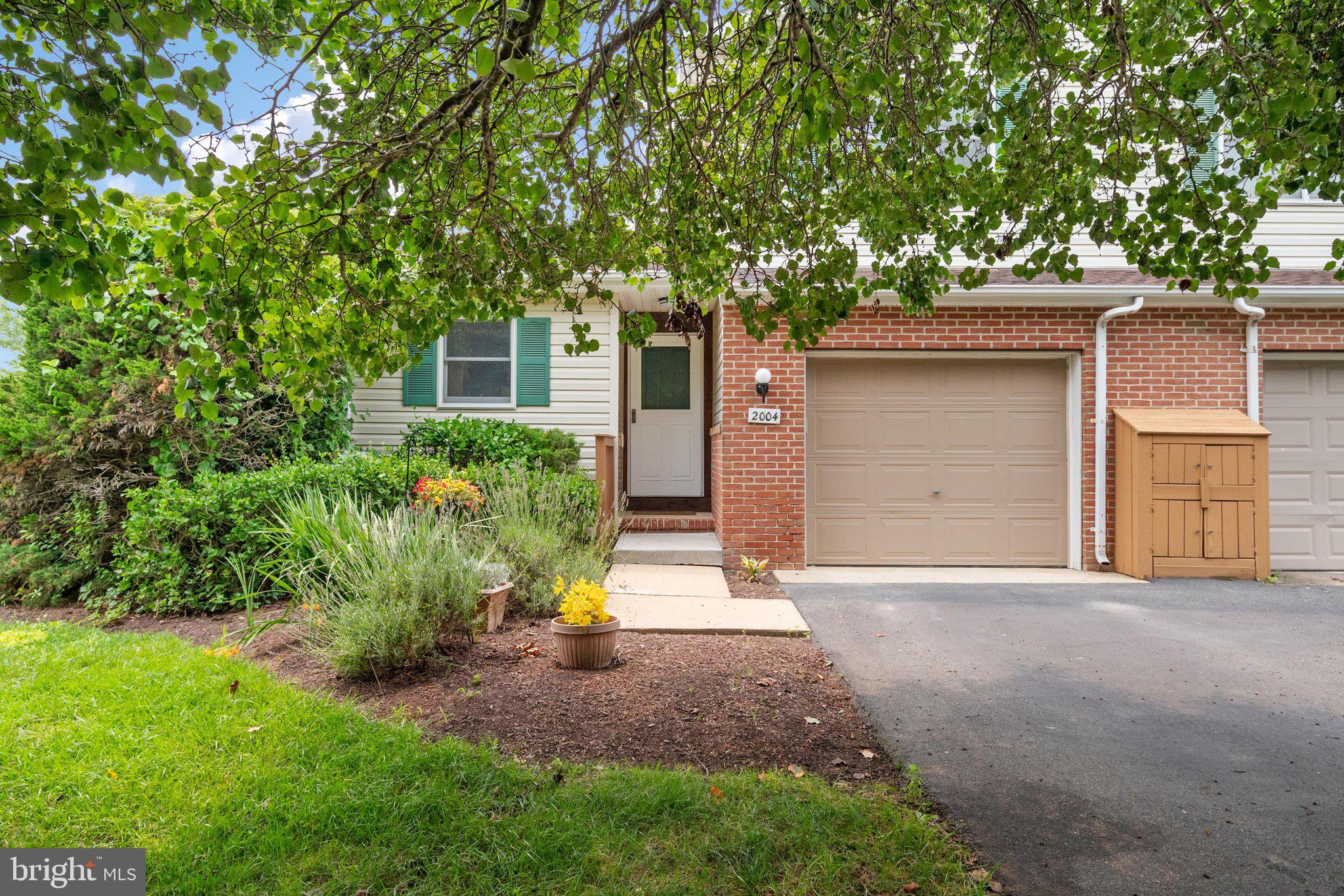 BRIDGE POINTE TOWNHOUSES - Residential