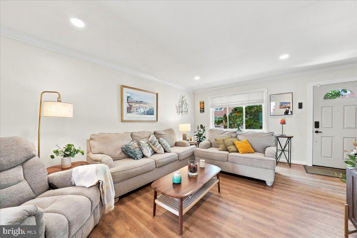 EAST FALLS - Residential