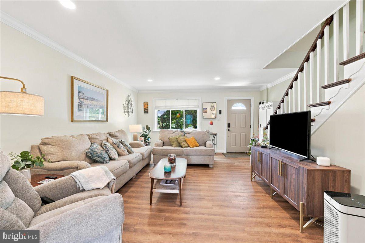 EAST FALLS - Residential