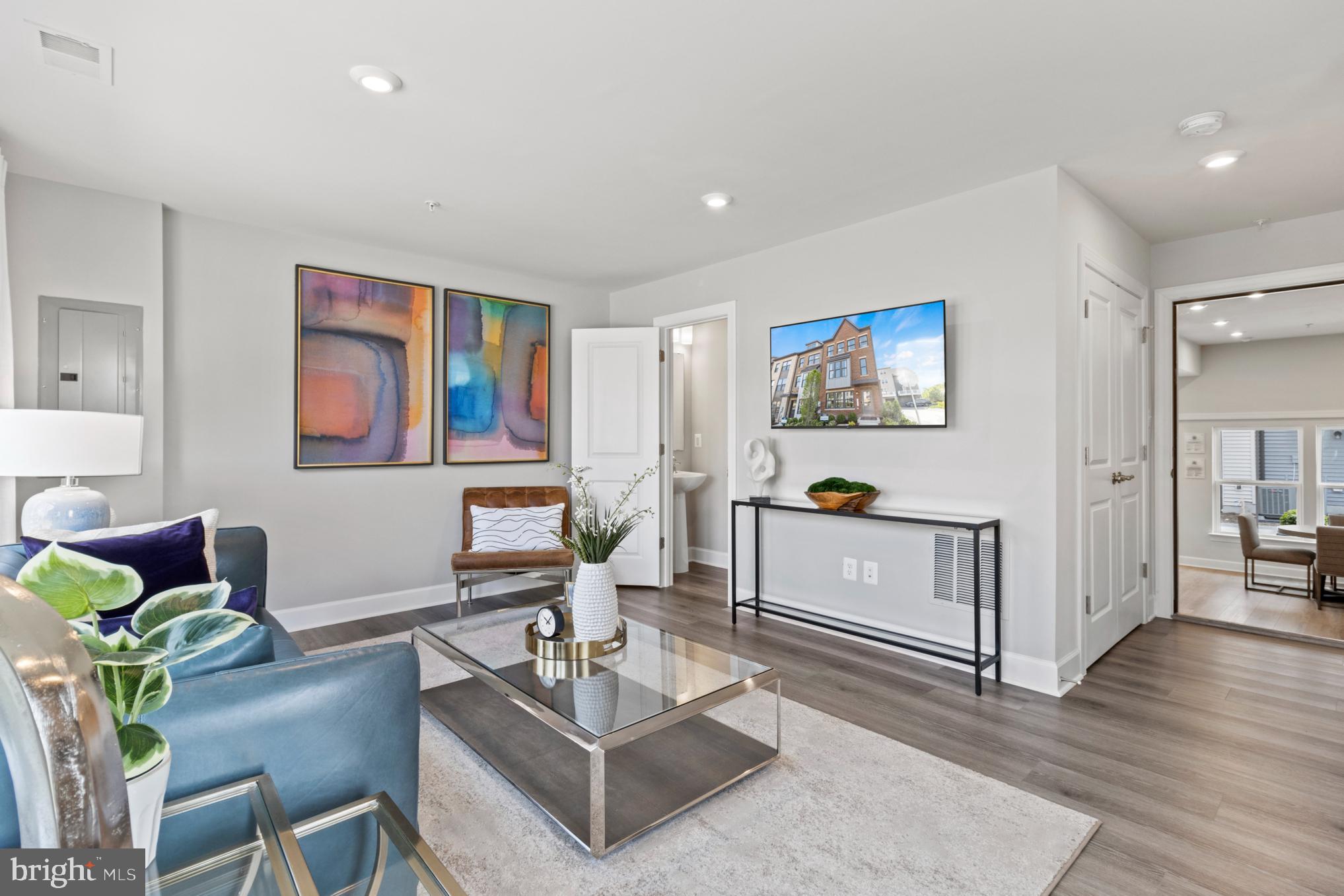 GATEWAY WEST - Residential
