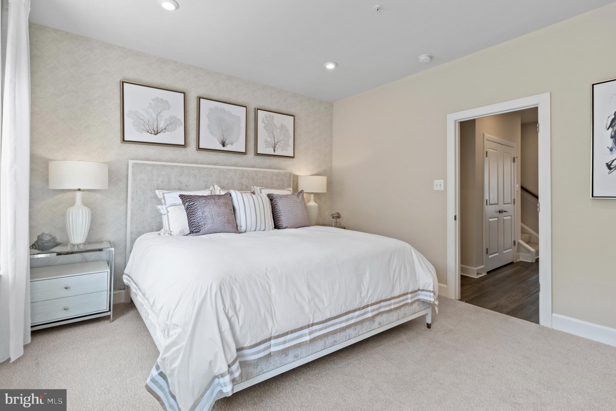 GATEWAY WEST - Residential