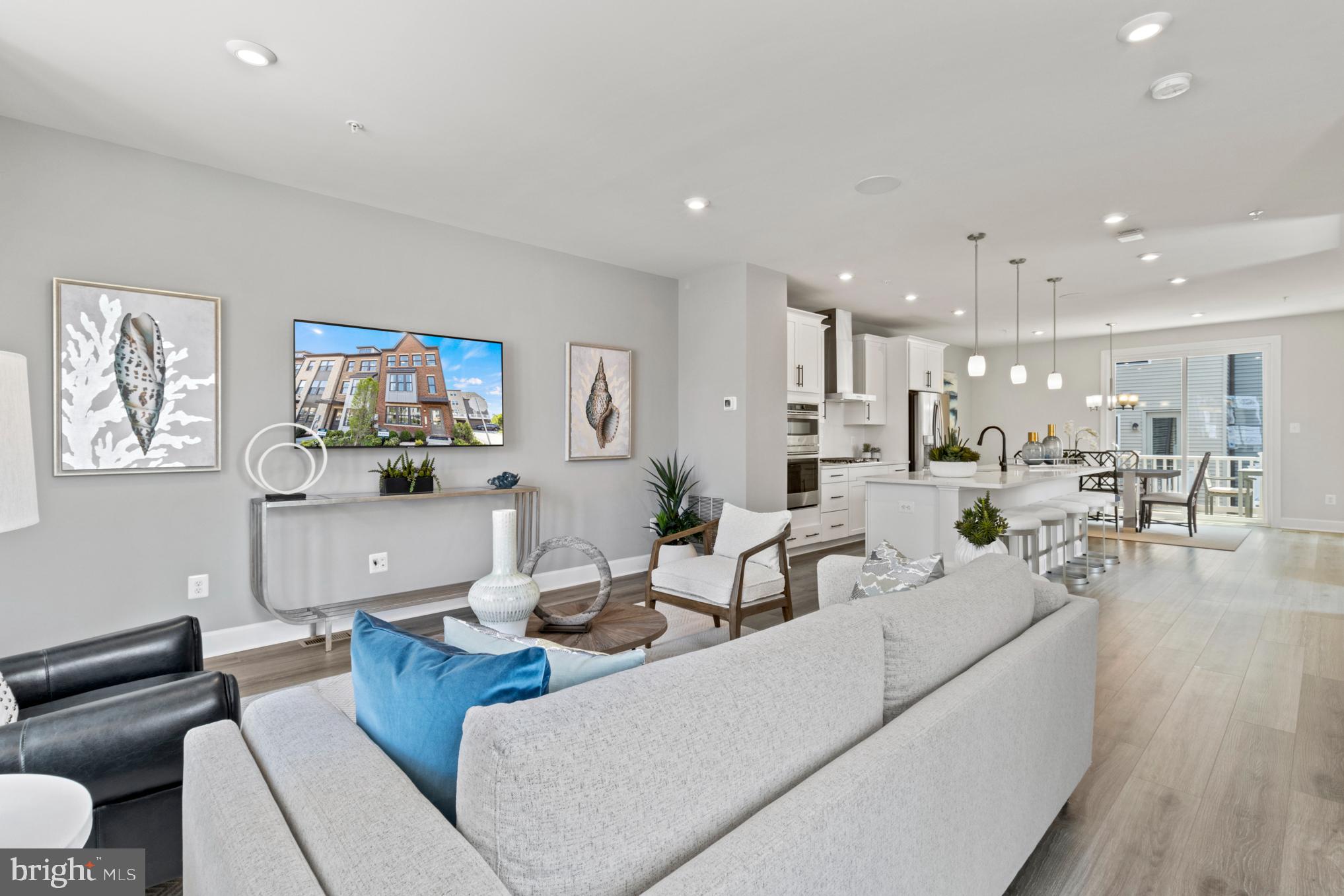 GATEWAY WEST - Residential