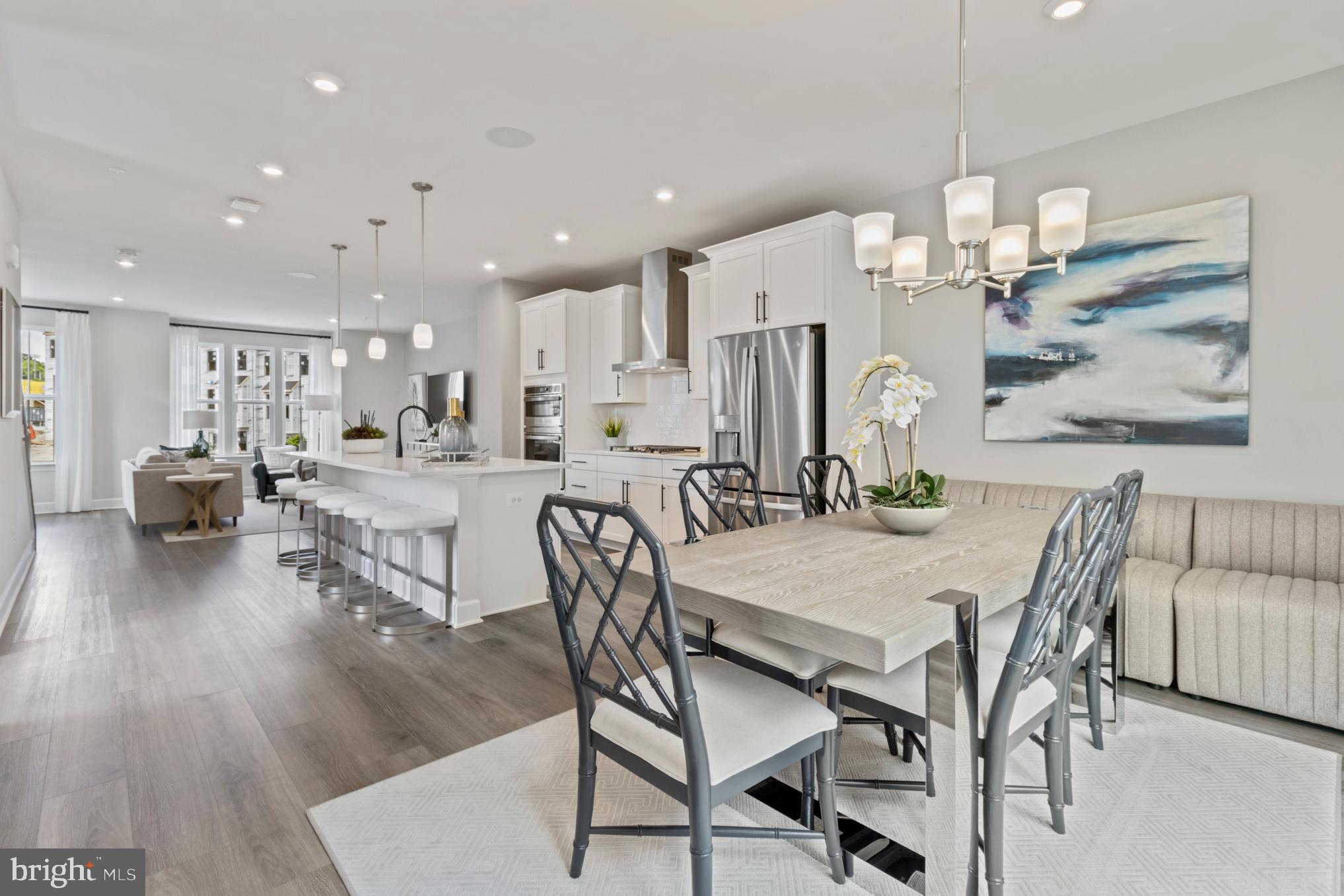 GATEWAY WEST - Residential