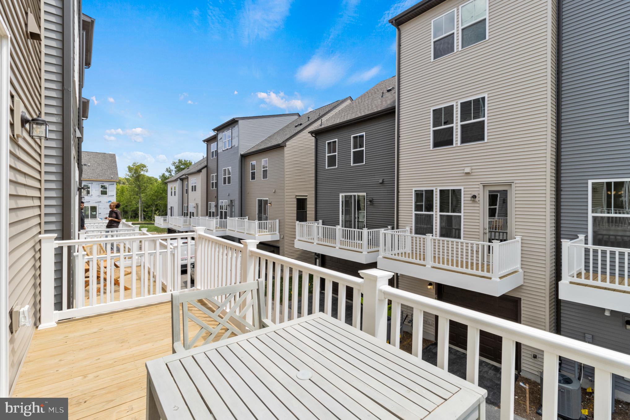 GATEWAY WEST - Residential
