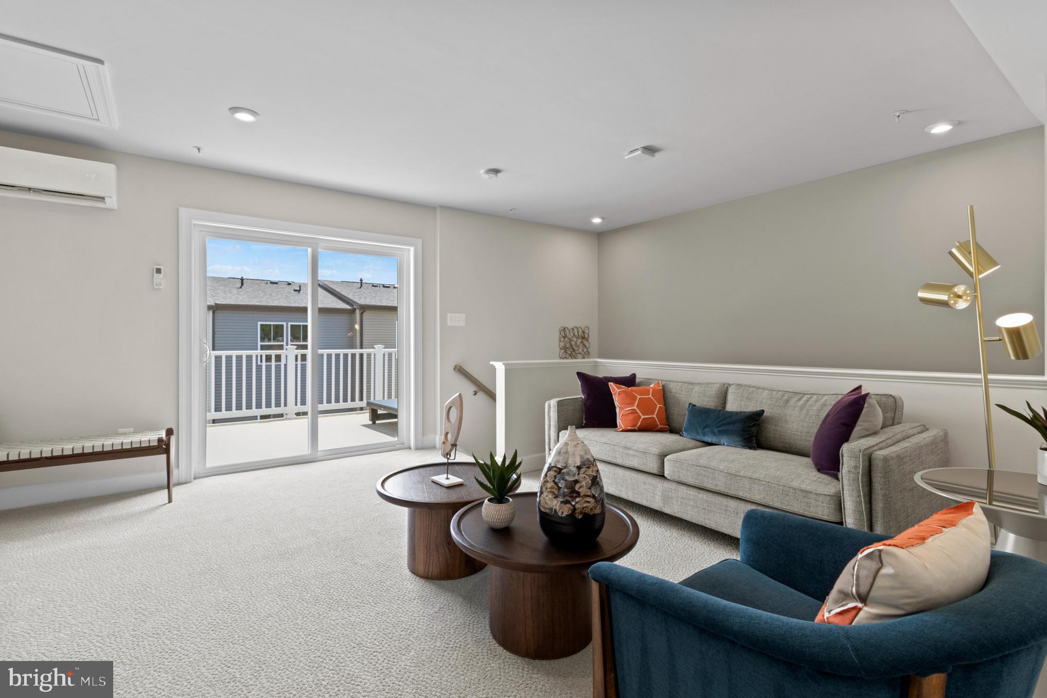 GATEWAY WEST - Residential