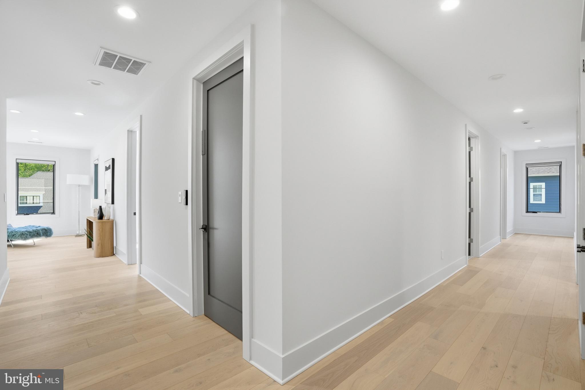MCLEAN MANOR - Residential