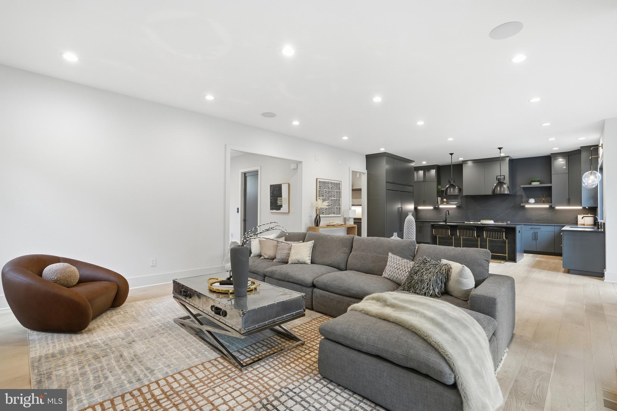MCLEAN MANOR - Residential