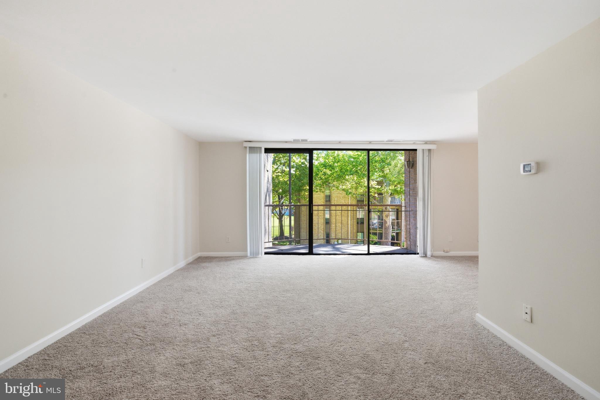 HUNTLEY SQUARE CONDOMINIUMS - Residential
