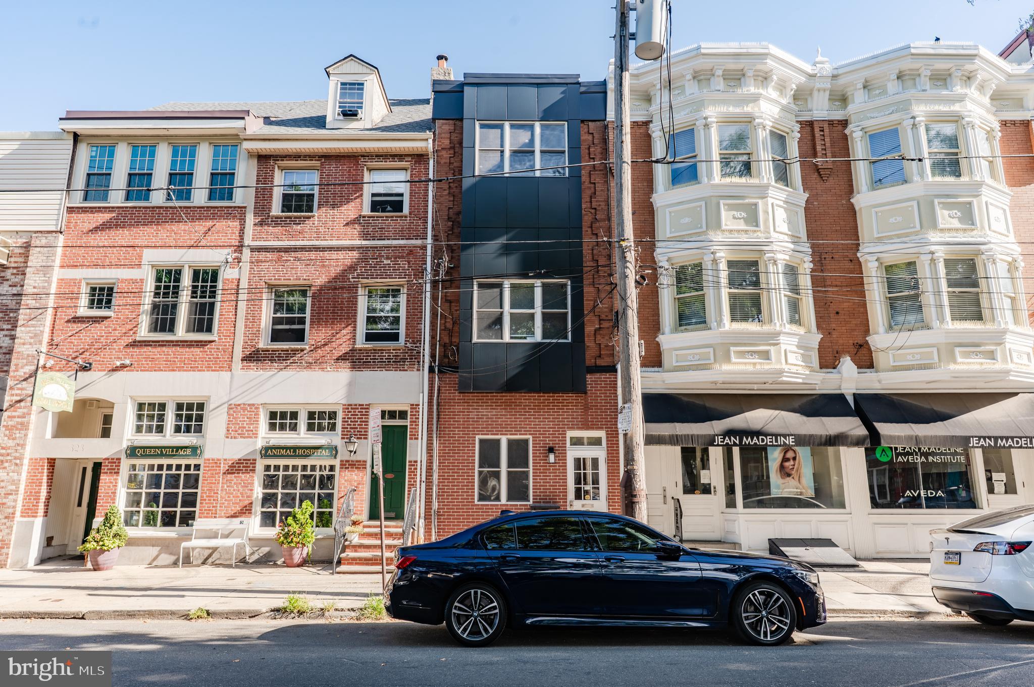QUEEN VILLAGE - Commercial Sale