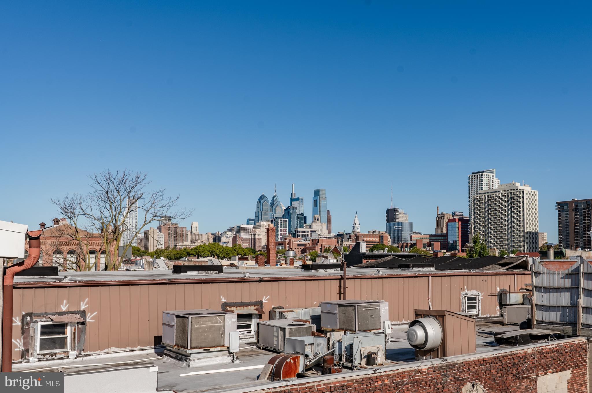 QUEEN VILLAGE - Commercial Sale