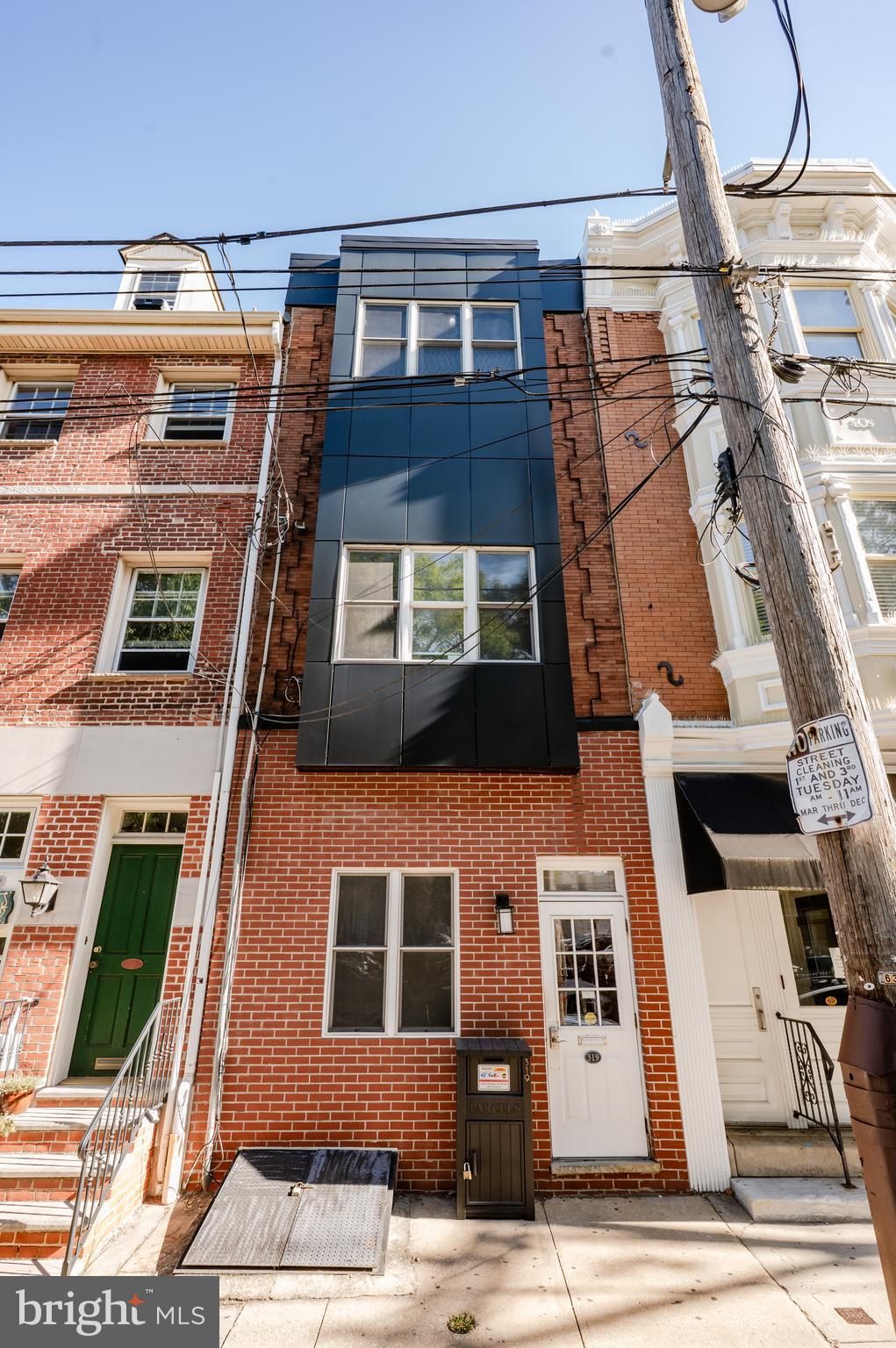 QUEEN VILLAGE - Commercial Sale