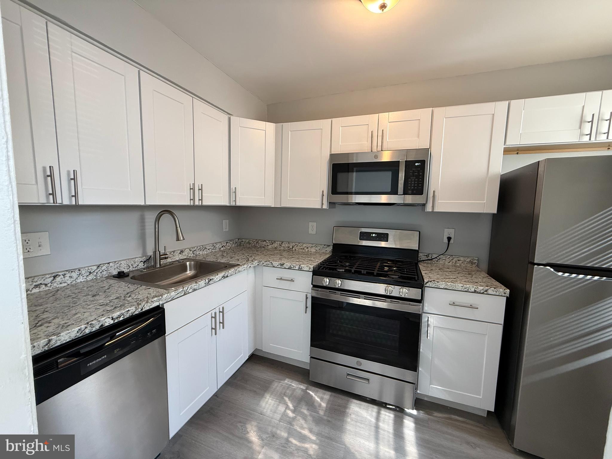 GLEN OAKS - Residential Income