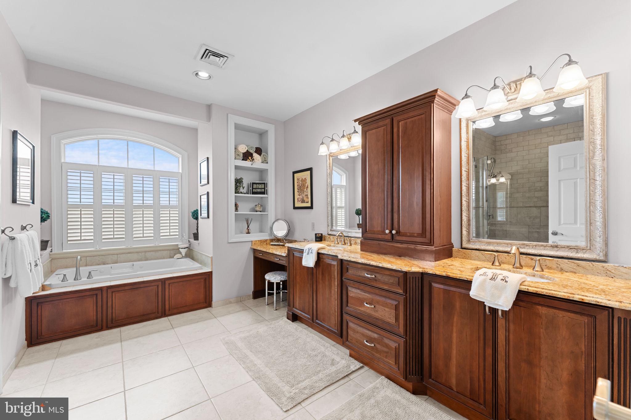 APPLEWOOD ESTATES - Residential