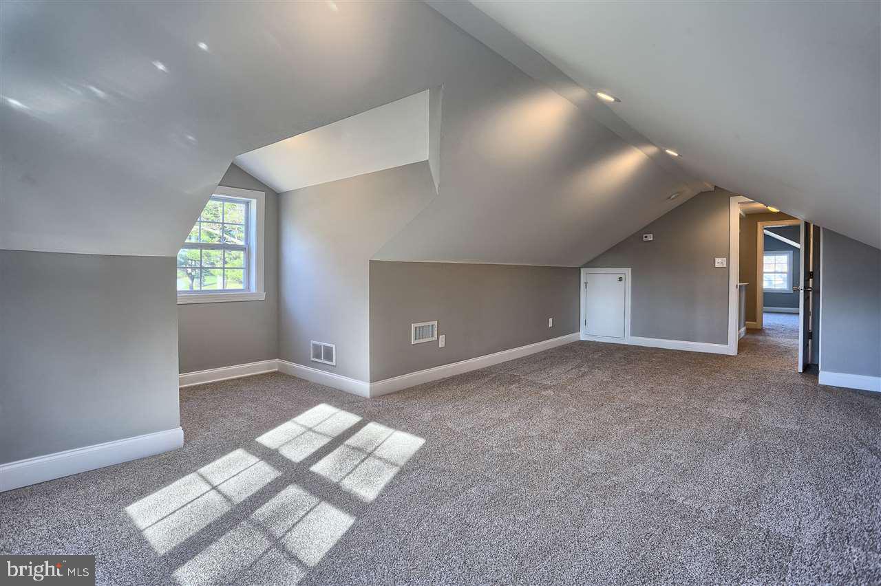 COUNTRY CLUB ACRES - Residential