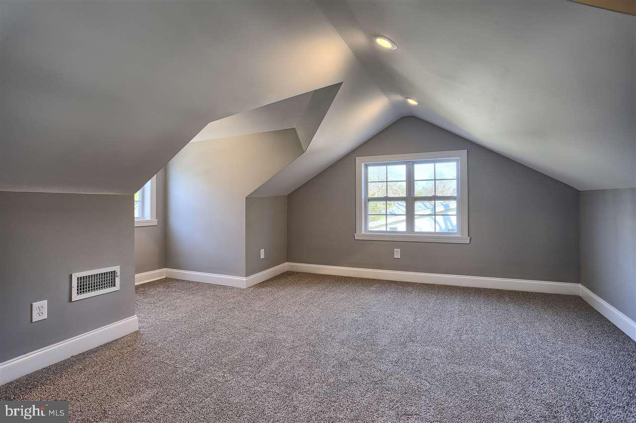 COUNTRY CLUB ACRES - Residential
