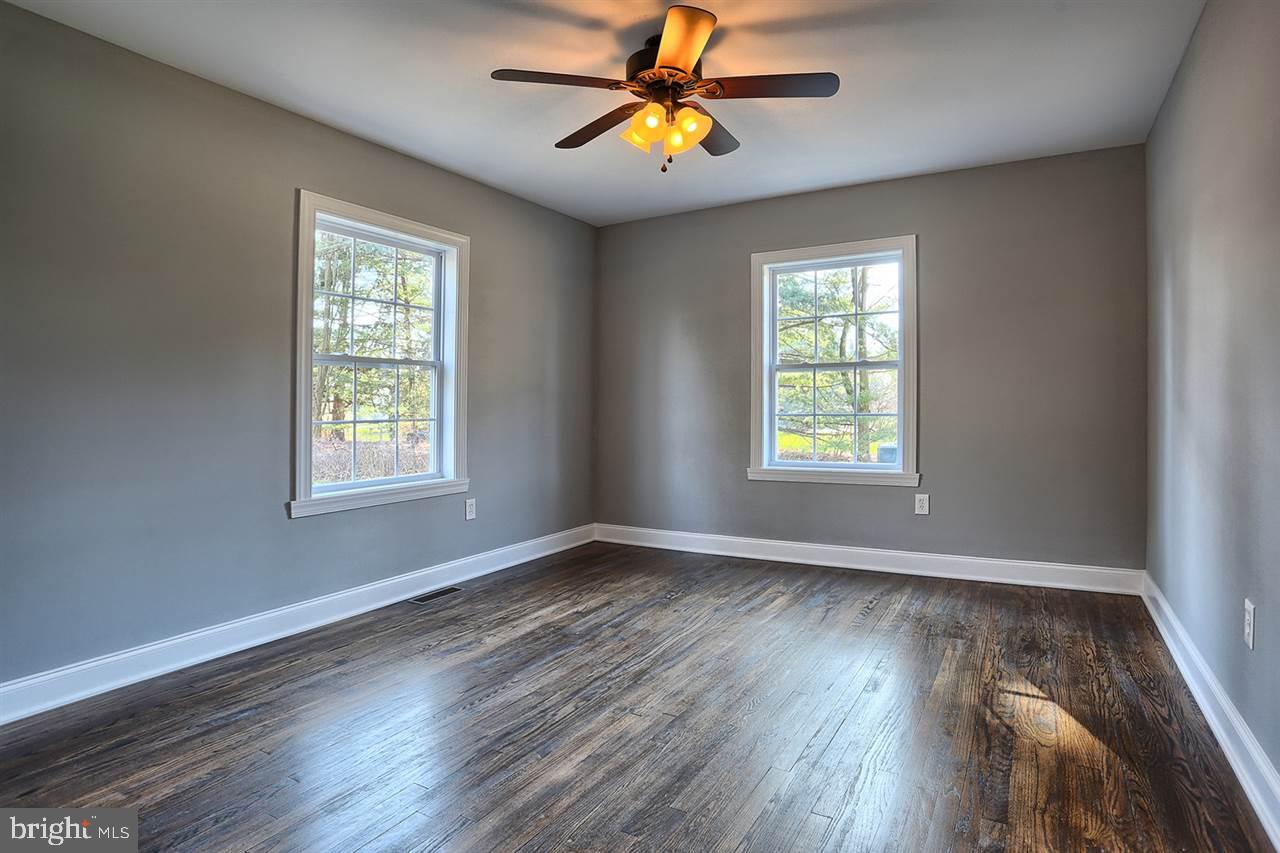 COUNTRY CLUB ACRES - Residential