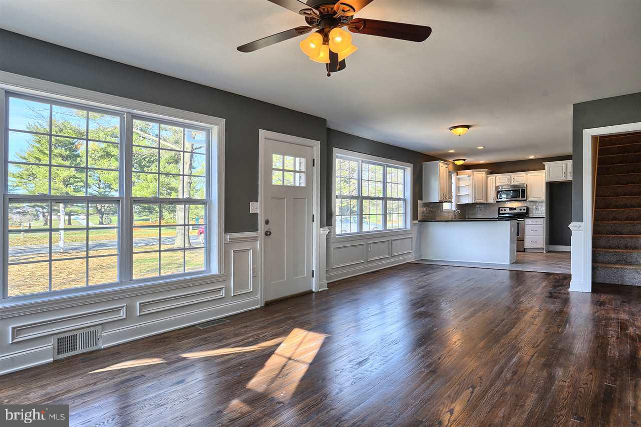 COUNTRY CLUB ACRES - Residential