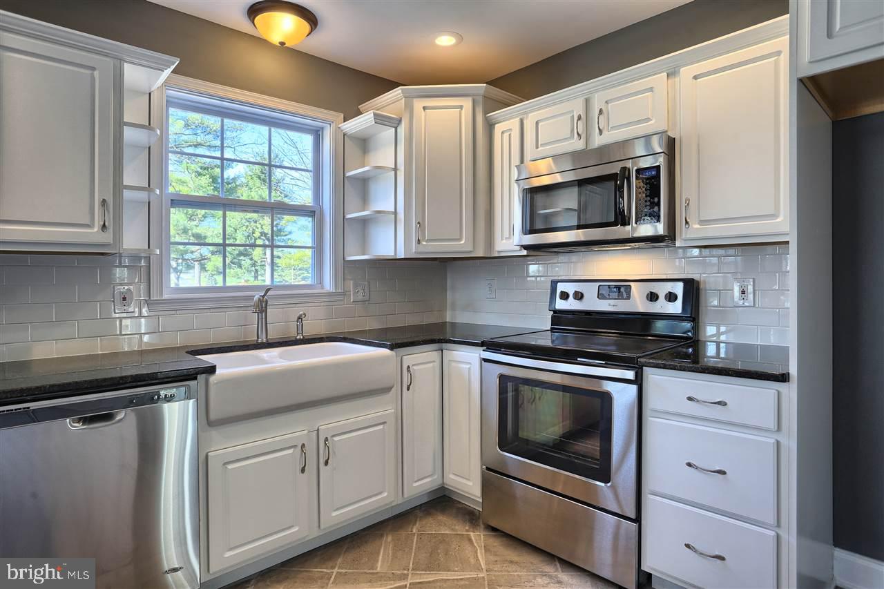 COUNTRY CLUB ACRES - Residential