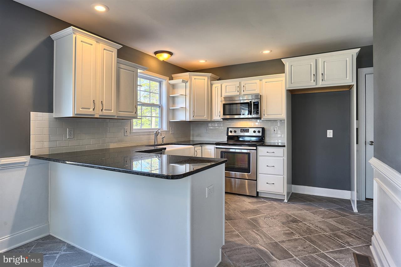 COUNTRY CLUB ACRES - Residential