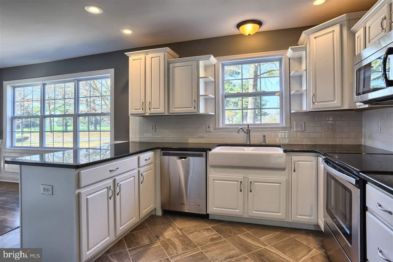 COUNTRY CLUB ACRES - Residential